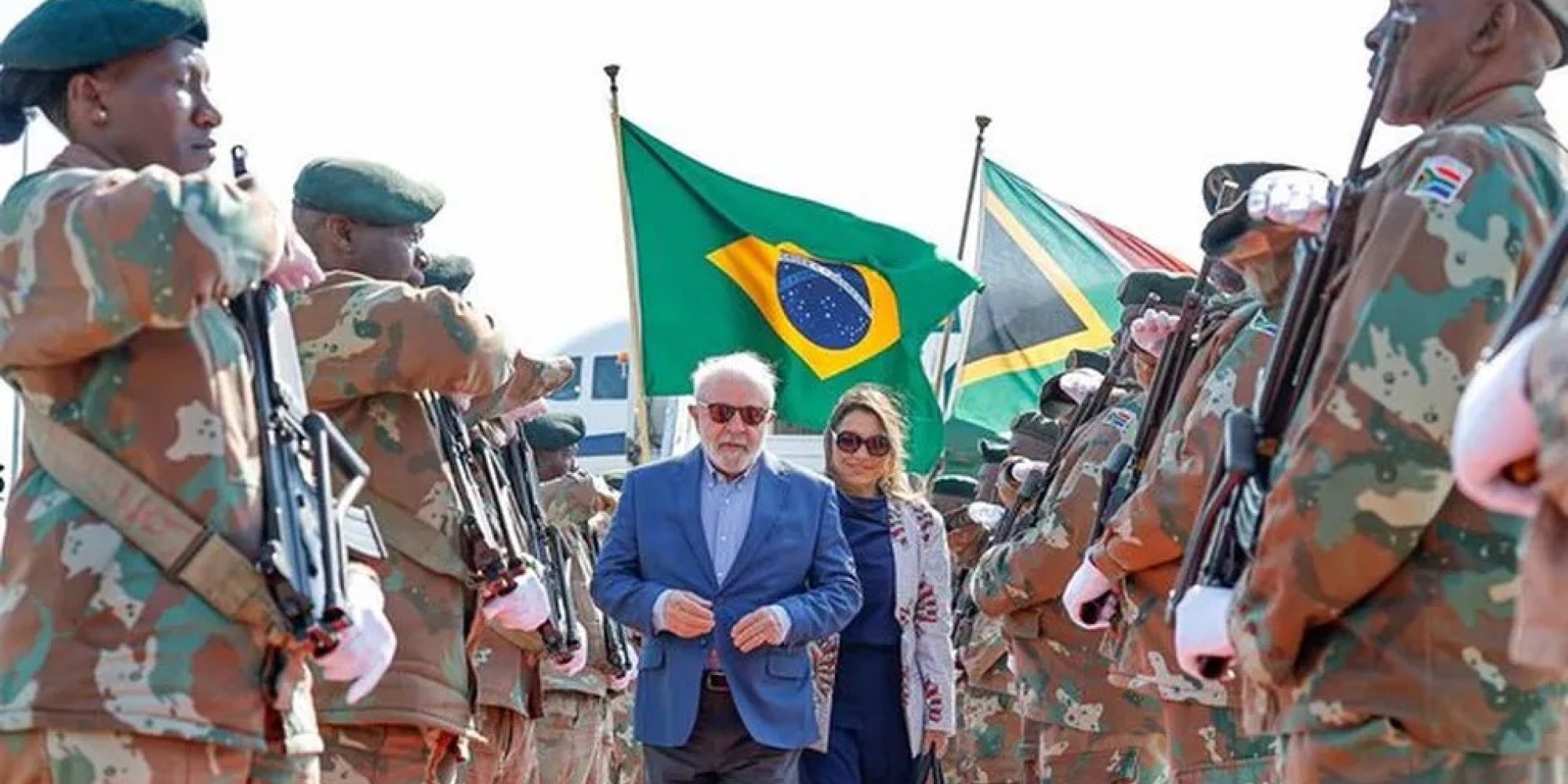 Lula desembarca na África do Sul para participar de reunião do Brics