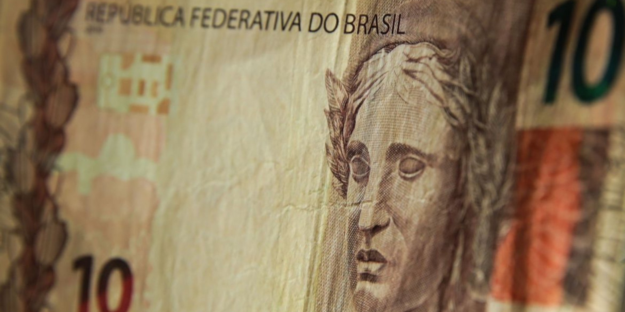 Decreto também reajusta faixas de extrema pobreza e de pobreza Decreto também reajusta faixas de extrema pobreza e de pobreza