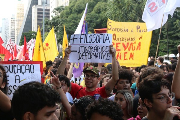 Entre as demandas está a revogação do novo ensino médio.