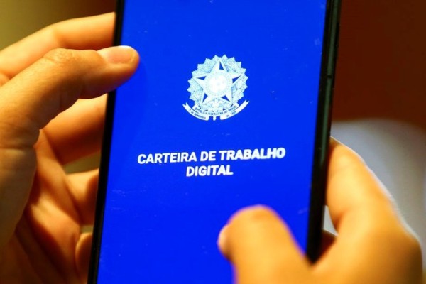 Brasil supera a marca de um milhão de vagas com carteira assinada no primeiro semestre.