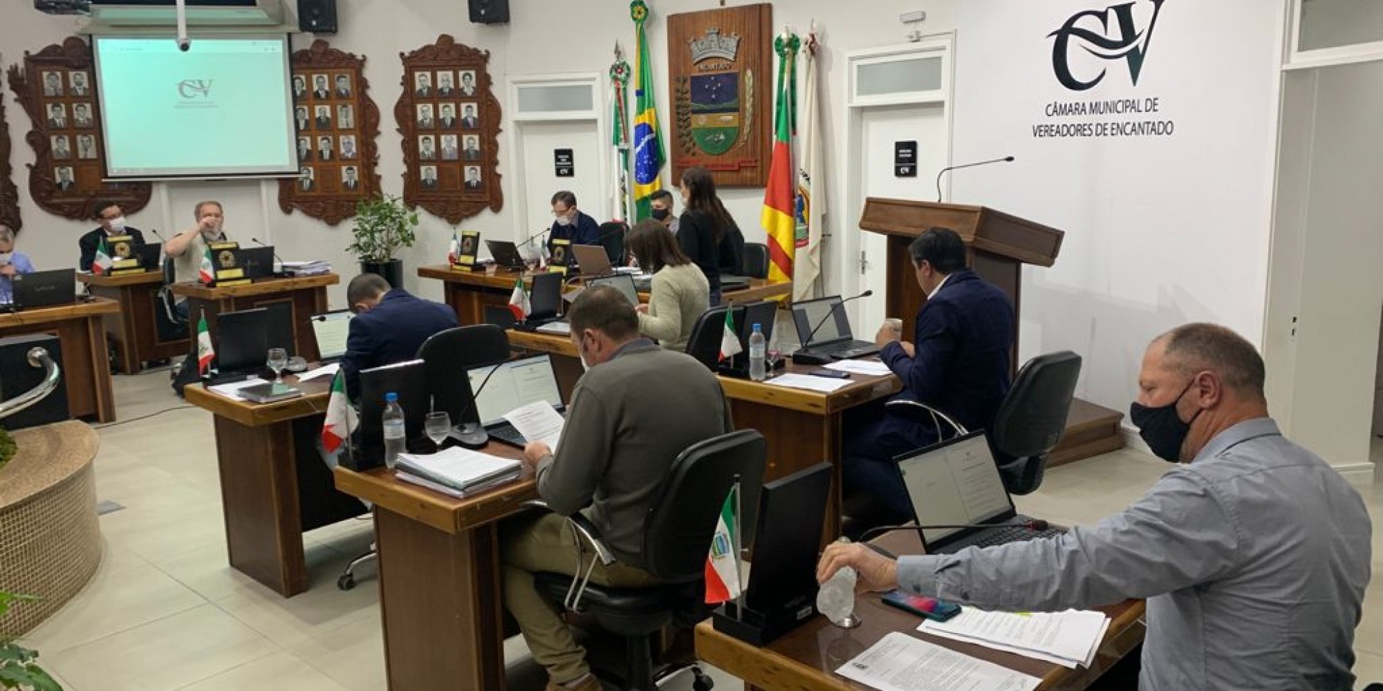 Sessão ocorre nesta quarta-feira em virtude do feriado Sessão ocorre nesta quarta-feira em virtude do feriado