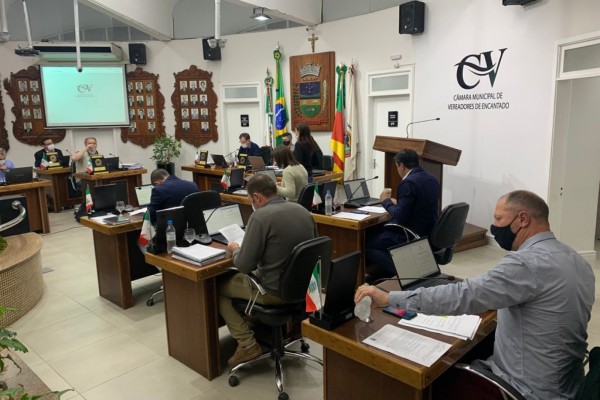 Sessão ocorre nesta quarta-feira em virtude do feriado 