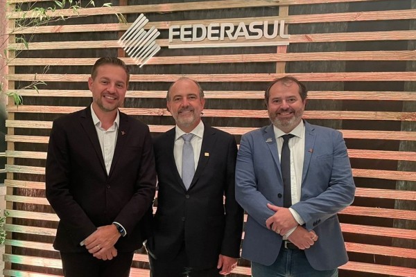 Prefeito Jonas participa da posse do novo presidente da Federasul 