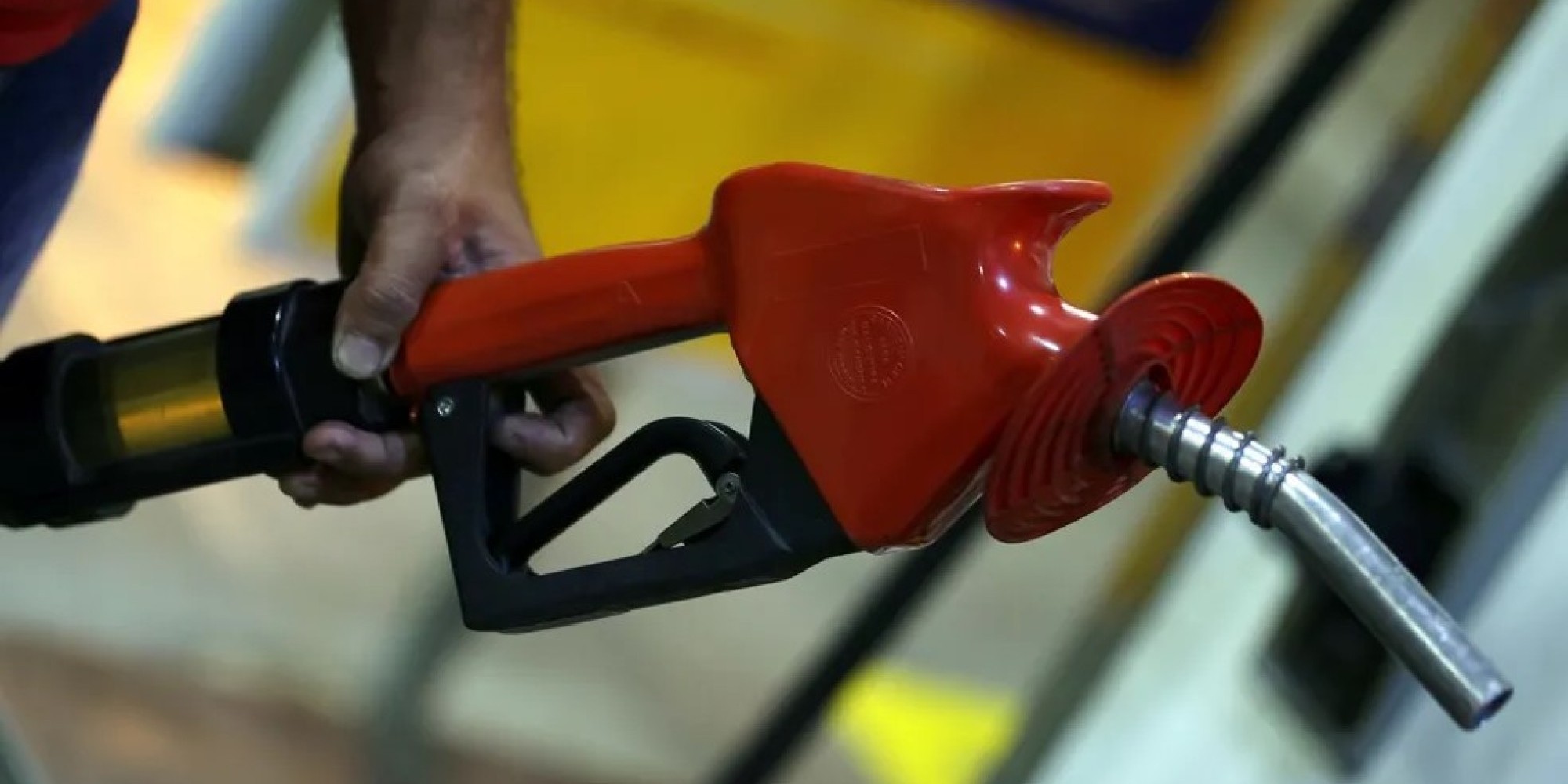 Petrobras anuncia aumento no preço da gasolina e do diesel