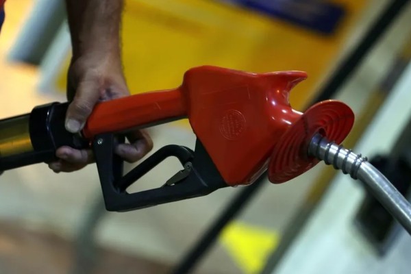 Petrobras anuncia aumento no preço da gasolina e do diesel