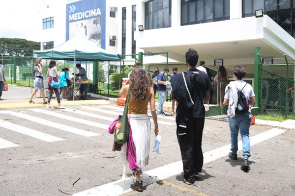 Há quase 78 mil vagas em 1.265 instituições privadas de ensino.