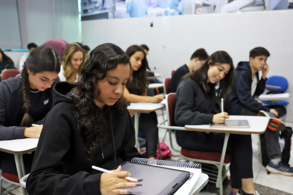 São 44 mil vagas para financiar graduação em faculdades privadas.