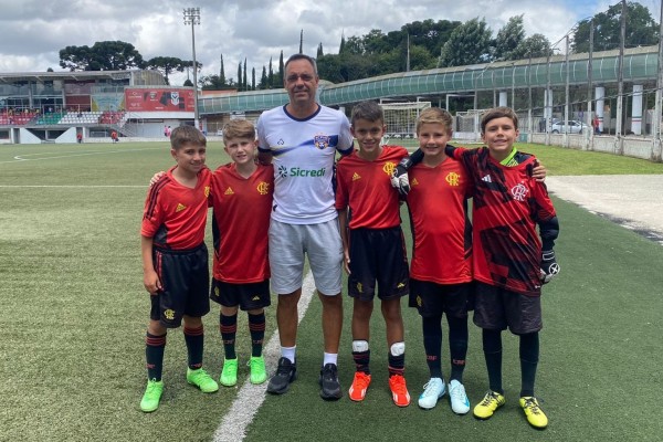O professor Fernando Radaelli acompanhou os alunos no Núcleo de Captação do Clube de Regatas Flamengo, em parceria com o Trieste.