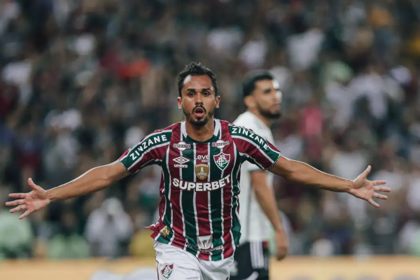 Lima fez o gol da vitória do Fluminense sobre o Atlético-MG no Maracanã; Botafogo e São Paulo empataram em 0 a 0 no Engenhão.