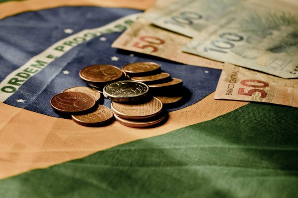 Estimativa é de 4,46% para inflação e dólar a R$ 4,90 ao final de 2023.