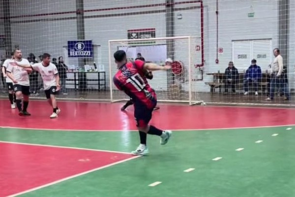 Primeiros jogos decisivos definiram três finalistas nas categorias Livre, Sub-16 e Veteranos; as partidas desta quinta (25) vão decidir os últimos finalistas, a partir das 19h50min, no Parque João Batista Marchese.