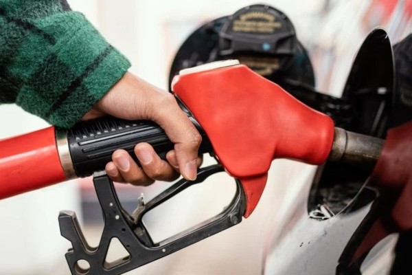 Petrobras anuncia redução do preço da gasolina nas distribuidoras 