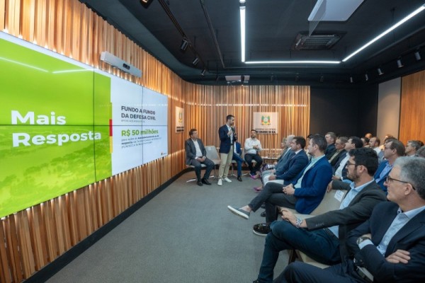 Além da Famurs, também participaram do encontro secretários de Estado de diversas pastas.