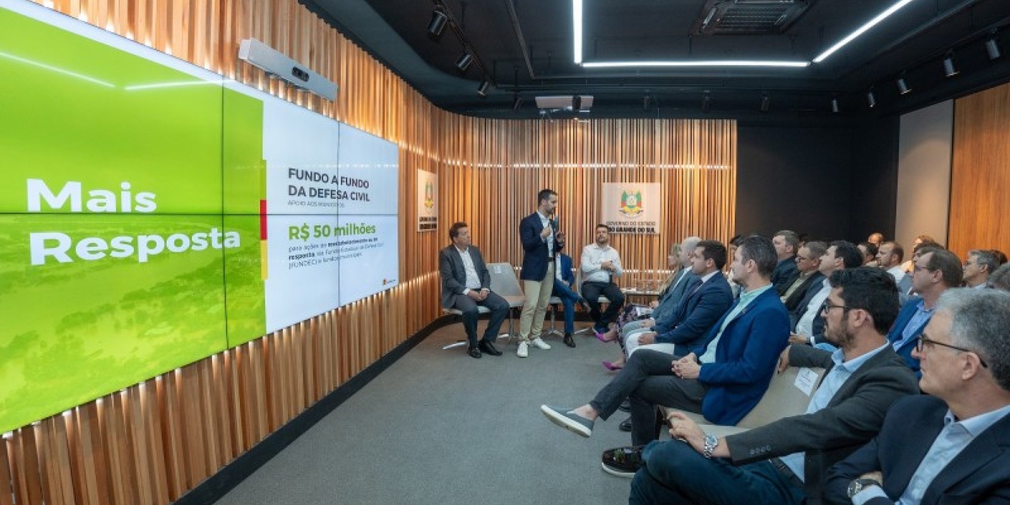 Além da Famurs, também participaram do encontro secretários de Estado de diversas pastas. Além da Famurs, também participaram do encontro secretários de Estado de diversas pastas.