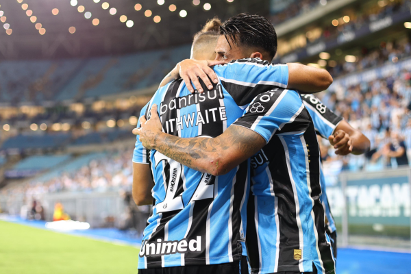 Com 17 mil torcedores na estreia de Gustavo Quinteros em casa, os gols foram marcados por Braithwaite, Pavon, Monsalve e Edenilson.