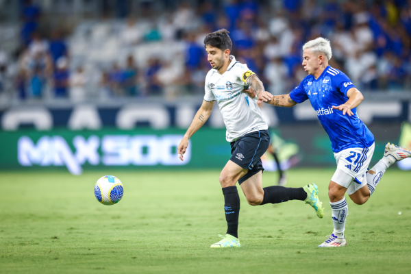O Tricolor saiu na frente com Braithwaite, mas Matheus Pereira igualou o marcador ainda no primeiro tempo.