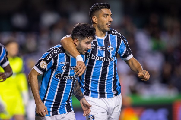 Villasanti e Ferreira marcaram os gols do Tricolor Gaúcho. Robson fez o gol do Coxa.