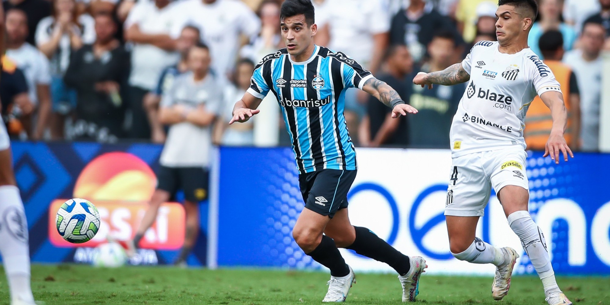 Franco Cristaldo marcou o gol gremista na etapa complementar, mas Marcos Leonardo e Júlio Furch assinalaram para os donos da casa. Franco Cristaldo marcou o gol gremista na etapa complementar, mas Marcos Leonardo e Júlio Furch assinalaram para os donos da casa.