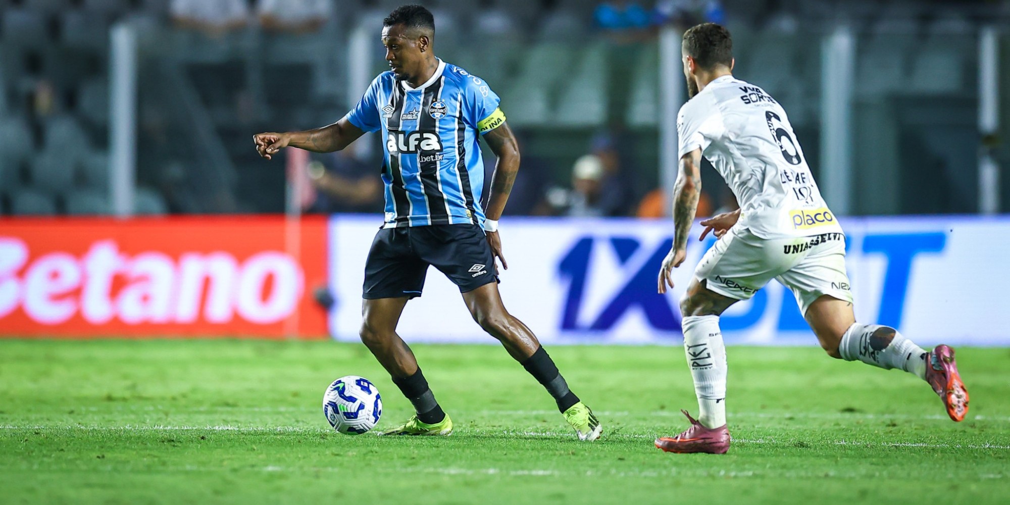 Na 26ª rodada do Brasileirão, Edenilson abriu o placar para o Tricolor, mas Lautaro Díaz deixou tudo igual; próximo duelo ocorre em Bragança Paulista no sábado (4), às 18h30min. Na 26ª rodada do Brasileirão, Edenilson abriu o placar para o Tricolor, mas Lautaro Díaz deixou tudo igual; próximo duelo ocorre em Bragança Paulista no sábado (4), às 18h30min.