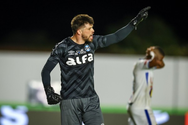 O destaque da noite foi o goleiro Tiago Volpi, que defendeu uma cobrança e converteu a última penalidade, garantindo a classificação.
