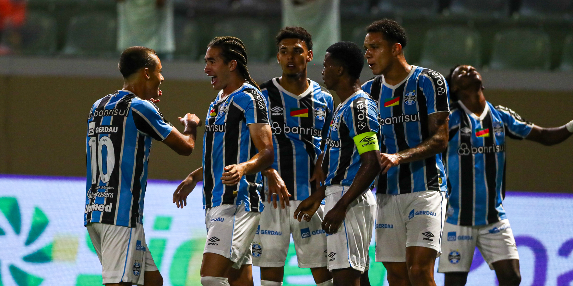 O Tricolor Gaúcho venceu com gols de Pedro Gabriel, Gabriel Mec e Luis Eduardo e agora vai enfrentar o Corinthians em busca de uma vaga na grande final. O Tricolor Gaúcho venceu com gols de Pedro Gabriel, Gabriel Mec e Luis Eduardo e agora vai enfrentar o Corinthians em busca de uma vaga na grande final.