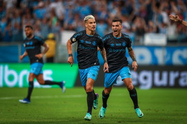 Triunfo de 2 a 1 do time gaúcho rebaixou o Esmeraldino.