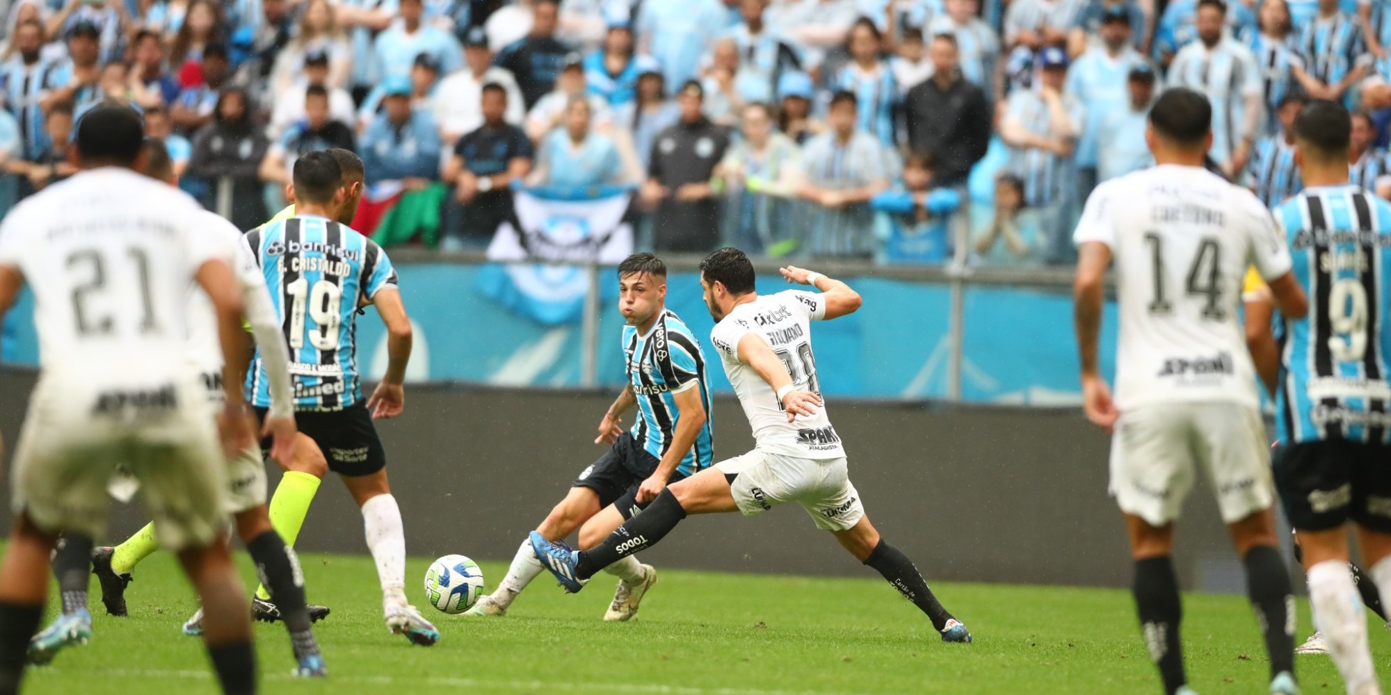 Partida contou com expulsões para os dois lados e o gol da vitória corintiana foi marcado pelo paraguaio Romero. Partida contou com expulsões para os dois lados e o gol da vitória corintiana foi marcado pelo paraguaio Romero.