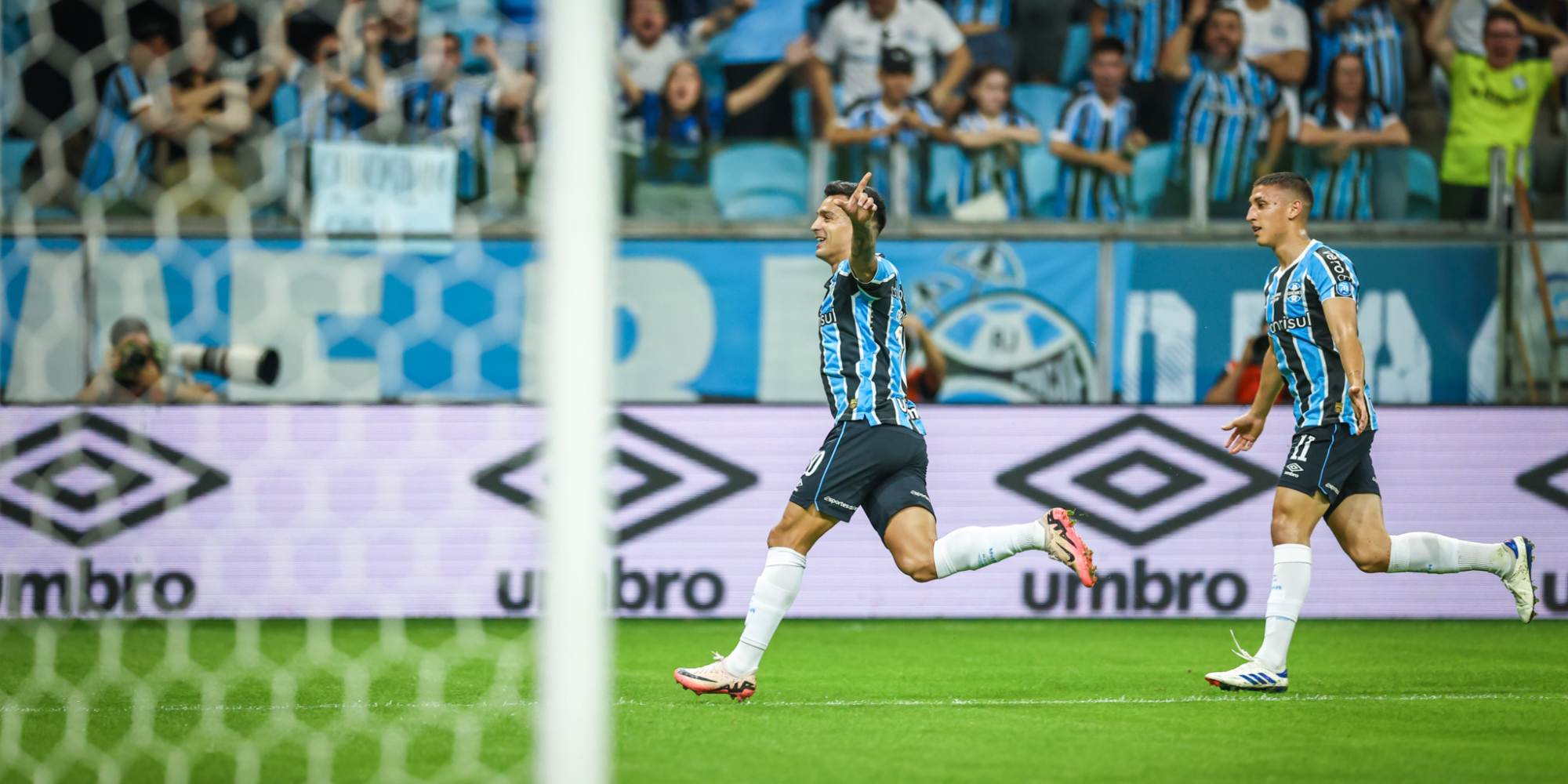 Os gols gremistas foram marcados por Cristaldo, Braithwaite e Diego Costa. O Flamengo, com time misto, marcou com Matheus Gonçalves e Felipe Teresa. Os gols gremistas foram marcados por Cristaldo, Braithwaite e Diego Costa. O Flamengo, com time misto, marcou com Matheus Gonçalves e Felipe Teresa.