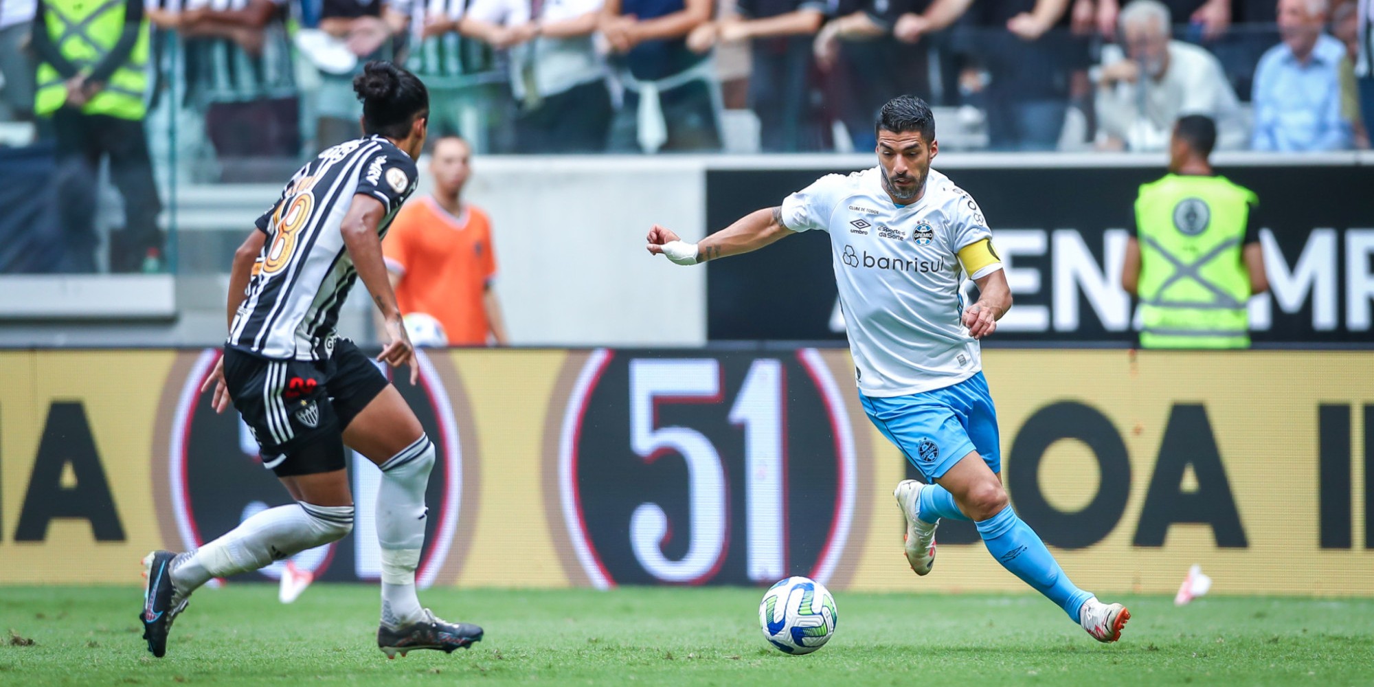 Com a vitória, o Galo passou o Tricolor e entrou na briga pelo título do campeonato. Com a vitória, o Galo passou o Tricolor e entrou na briga pelo título do campeonato.