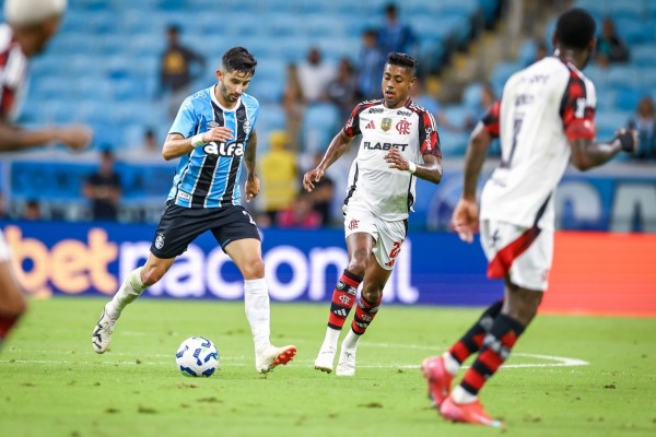 Com dois gols de Arrascaeta e público de 23.367 pessoas, o Tricolor perdeu por 2 a 0 neste domingo (13) e voltará a campo contra o Mirassol na quarta (16) antes do Gre-Nal no próximo sábado (19).