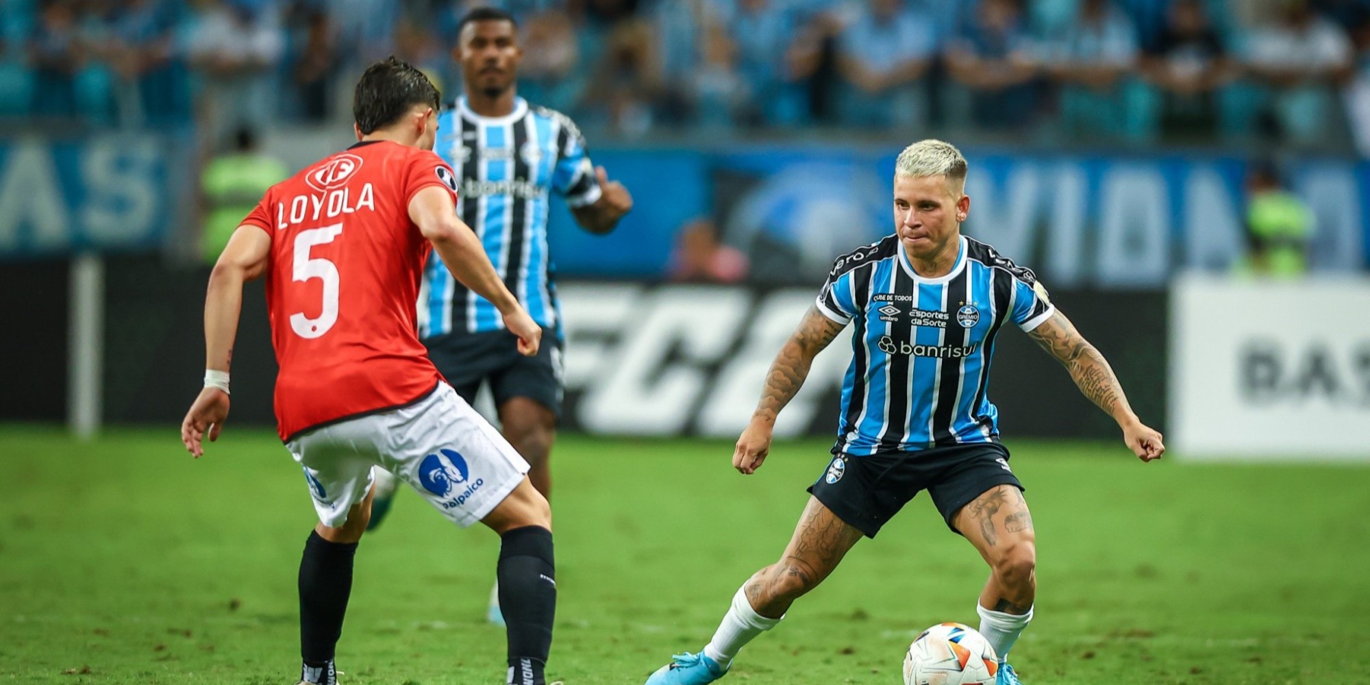 Com o resultado de 2 a 0 para os chilenos, o Tricolor Gaúcho é a única equipe que não pontuou no Grupo C. Com o resultado de 2 a 0 para os chilenos, o Tricolor Gaúcho é a única equipe que não pontuou no Grupo C.