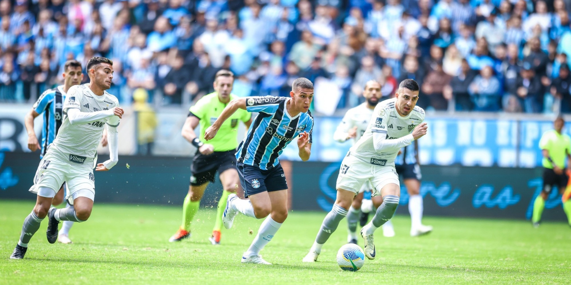 Com um a menos, o Tricolor saiu à frente do placar com gols de Braithwaite e Cristaldo; Gustavo Scarpa, Palacios e Vargas viraram para o time mineiro. Com um a menos, o Tricolor saiu à frente do placar com gols de Braithwaite e Cristaldo; Gustavo Scarpa, Palacios e Vargas viraram para o time mineiro.