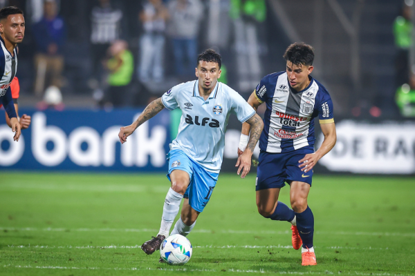O Tricolor foi derrotado por 2 a 0, nesta quarta-feira (16), no jogo de ida dos playoffs das oitavas de final. Para avançar às oitavas, precisa vencer por três gols na Arena. Mano Menezes admite falhas e promete mudanças.