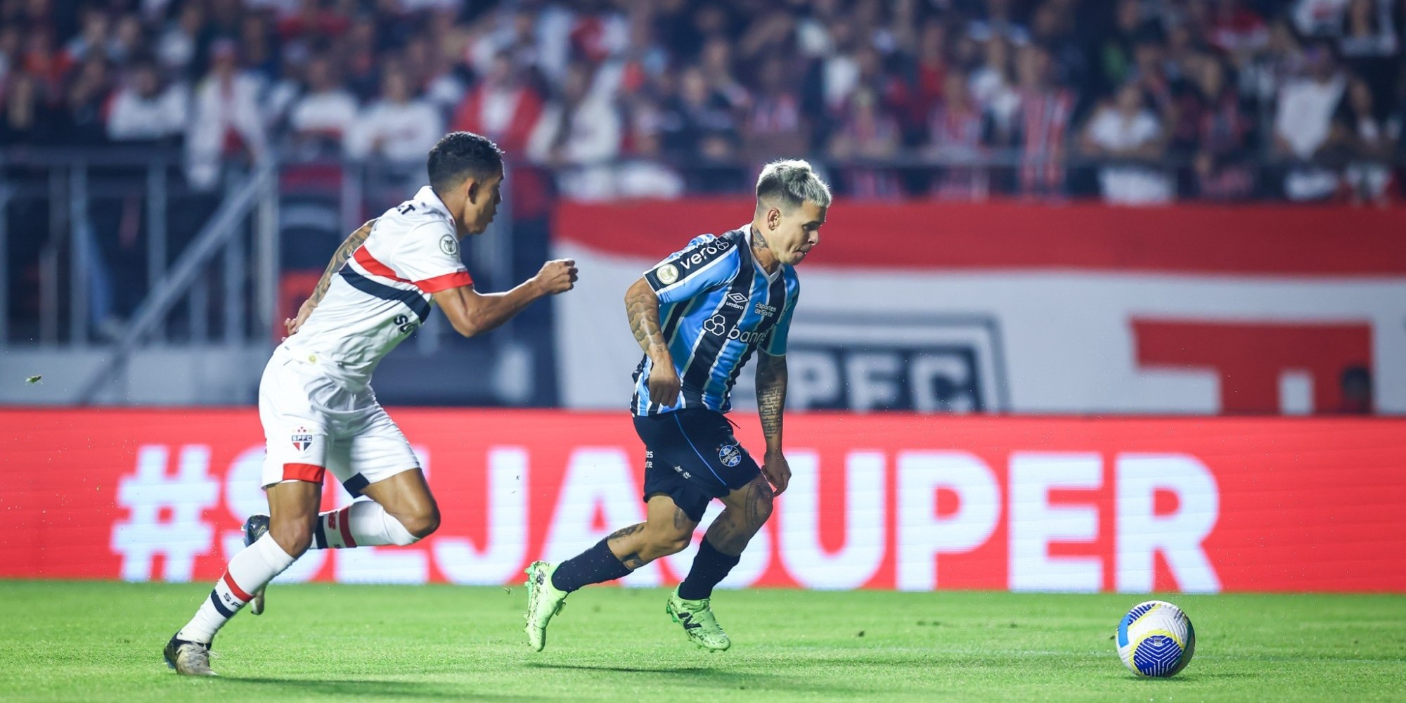 Lucas Moura fez o gol da vitória paulista no primeiro tempo. Na etapa complementar o Tricolor Gaúcho melhorou, mas não teve êxito nas oportunidades criadas. Lucas Moura fez o gol da vitória paulista no primeiro tempo. Na etapa complementar o Tricolor Gaúcho melhorou, mas não teve êxito nas oportunidades criadas.