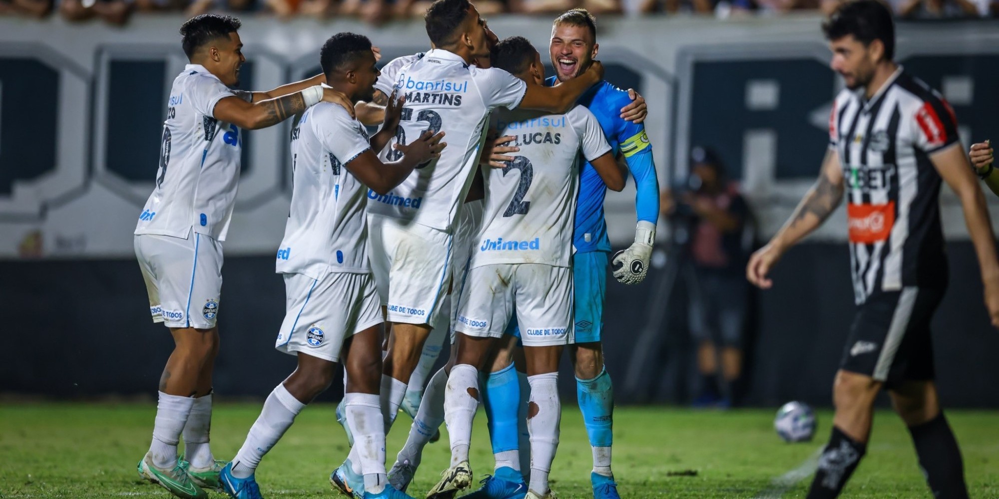 O Tricolor aguarda o sorteio para conhecer o próximo adversário enquanto se prepara para a final do Gauchão contra o Internacional, no próximo domingo (16). O Tricolor aguarda o sorteio para conhecer o próximo adversário enquanto se prepara para a final do Gauchão contra o Internacional, no próximo domingo (16).