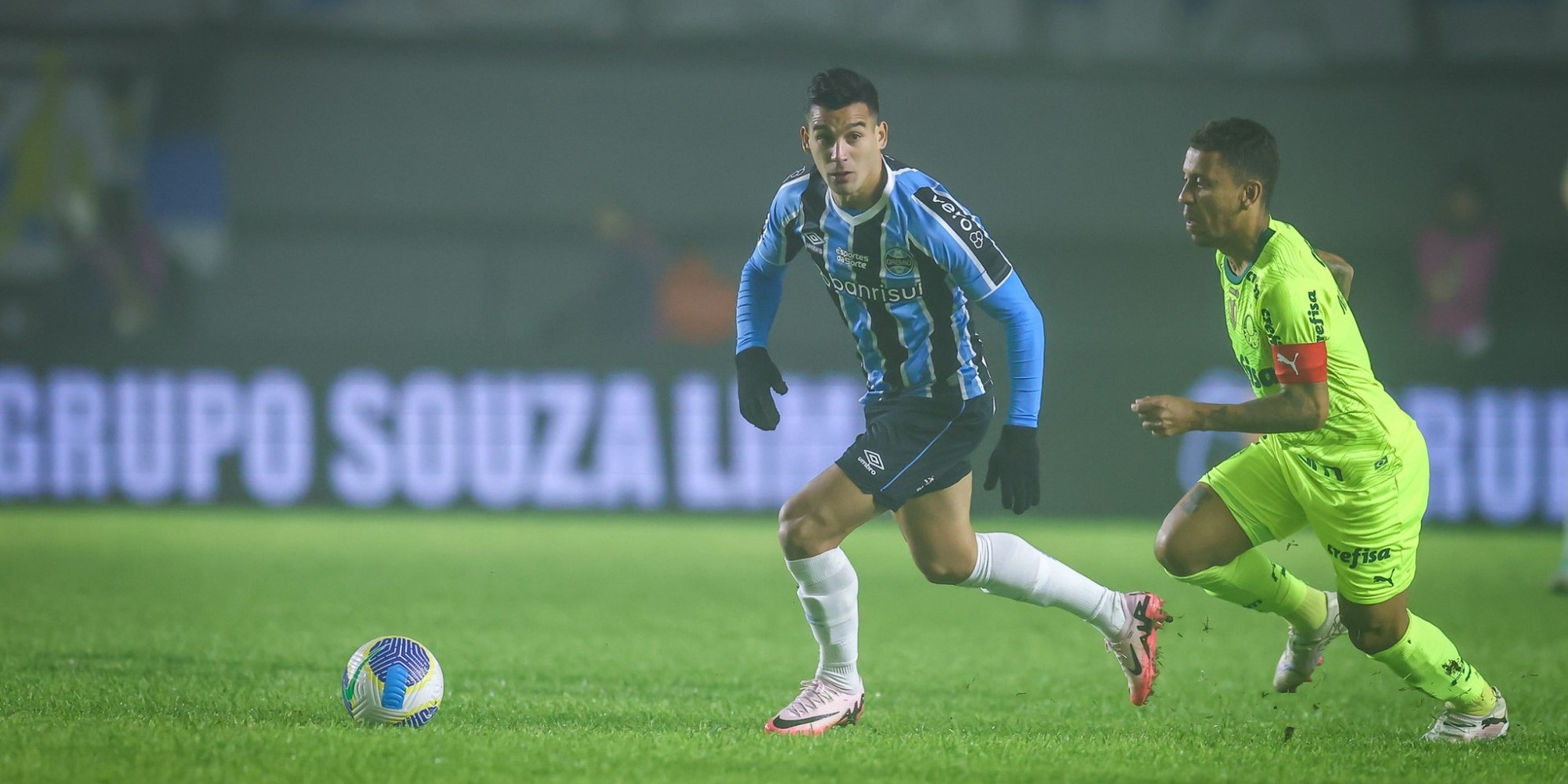 Pavón e Cristaldo fizeram os gols do Tricolor, mas em dois minutos a equipe paulista empatou com Flaco López e Estêvão. Pavón e Cristaldo fizeram os gols do Tricolor, mas em dois minutos a equipe paulista empatou com Flaco López e Estêvão.