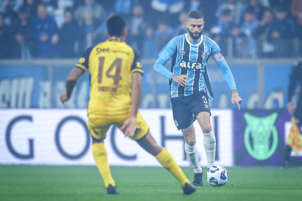 Matheusinho marcou o gol da primeira vitória da equipe pernambucana no Brasileirão. Mais de 35 mil torcedores vaiaram o Tricolor, que segue com 20 pontos e encara o Atlético-MG no próximo domingo (17). Mano Menezes segue no comando da equipe.