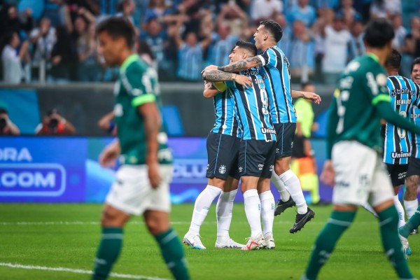 O lateral-direito João Pedro marcou o gol da vitória gremista.