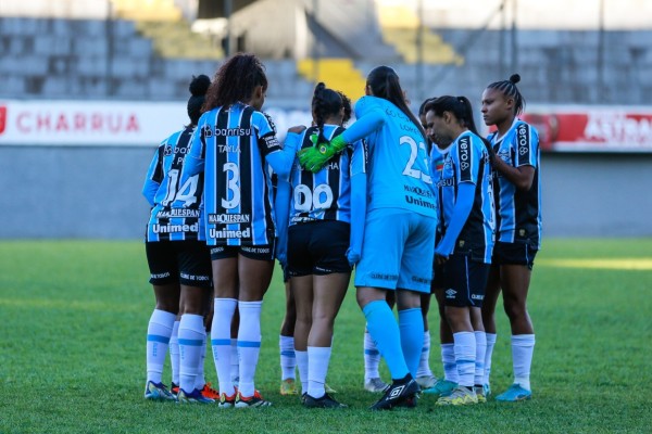O gol gremista foi anotado por Cassia e Aline marcou duas vezes para as paulistas.