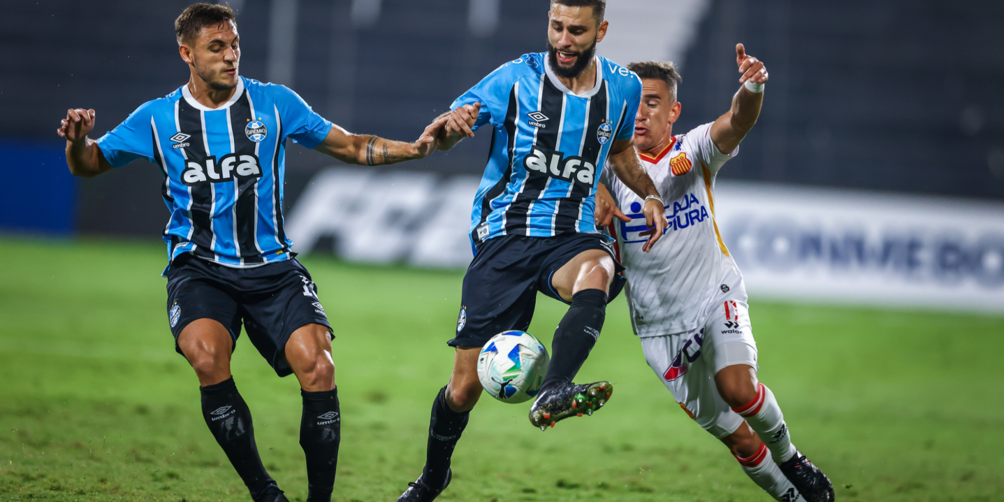 Com desempenho abaixo do esperado e dificuldades na criação ofensiva, o jogo terminou sem gols na noite desta quarta-feira (7), no Estádio Alejandro Villanueva, em Lima, no Peru, pela 4ª rodada do Grupo D. Com desempenho abaixo do esperado e dificuldades na criação ofensiva, o jogo terminou sem gols na noite desta quarta-feira (7), no Estádio Alejandro Villanueva, em Lima, no Peru, pela 4ª rodada do Grupo D.