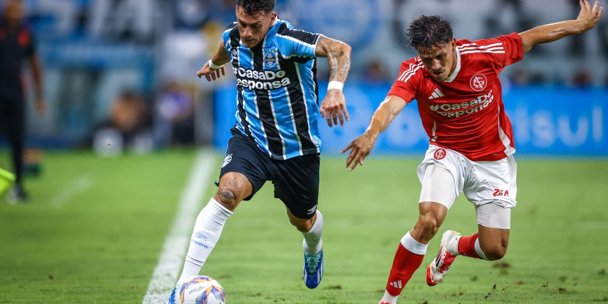 O jogo, válido pela sexta rodada do Gauchão, terminou empatado em 1 a 1 na noite do sábado (8), na Arena do Grêmio. Braithwaite, para os donos da casa, e Fernando, para o Internacional, fizeram os gols da partida. O jogo, válido pela sexta rodada do Gauchão, terminou empatado em 1 a 1 na noite do sábado (8), na Arena do Grêmio. Braithwaite, para os donos da casa, e Fernando, para o Internacional, fizeram os gols da partida.