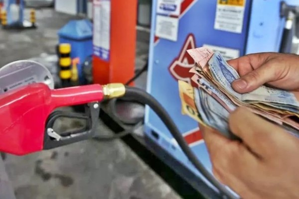 Preço da gasolina aumenta com ICMS fixo de R$ 1,22 por litro; um dos Estados mais afetados é o Rio Grande do Sul 