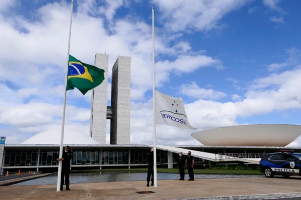 Senado e Câmara Dos Deputados decretaram luto de três dias