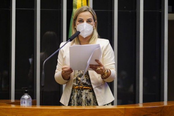 Policial Katia Sastre é a relatora do projeto