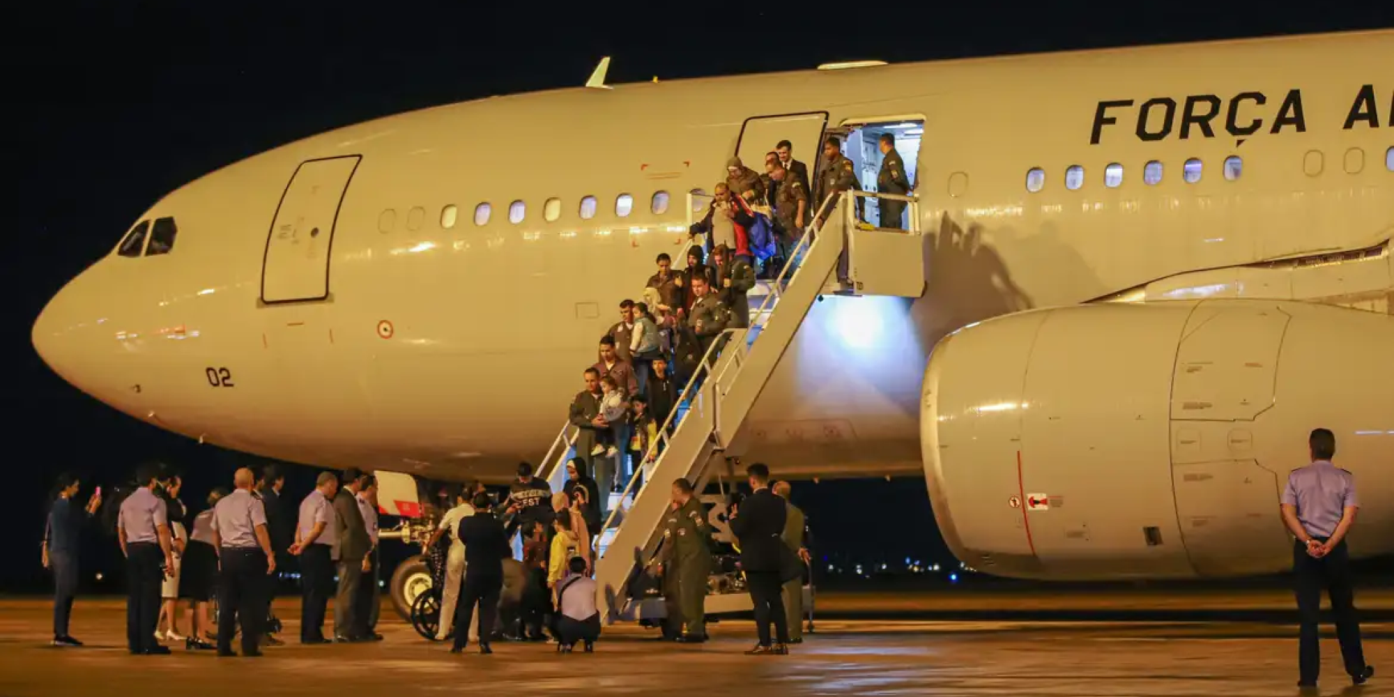 Mais um voo da FAB com 237 repatriados do Líbano chega a São Paulo