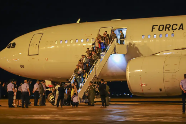 Mais um voo da FAB com 237 repatriados do Líbano chega a São Paulo