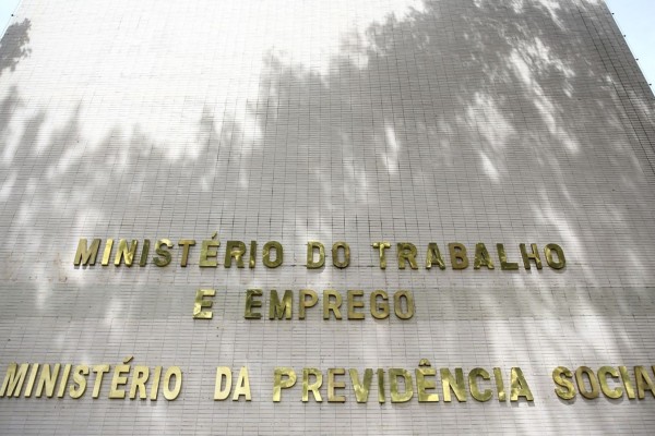 Benefício será concedido com análise documental de atestados médicos.
