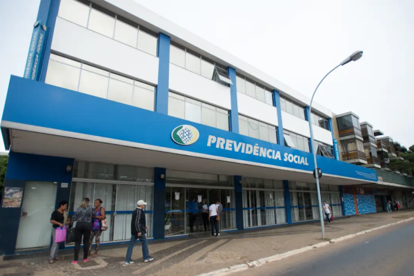 Pagamento, previsto para iniciar em 24 de julho, será feito em lotes quinzenais, com correção pelo IPCA, e ainda depende de homologação do STF.