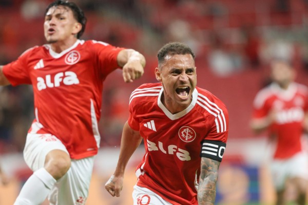Com gols de Alan Patrick e Vitinho, diante de 9 mil torcedores, o Colorado venceu por 2 a 1 e garantiu três pontos importantes antes da pausa para a Data Fifa, na noite deste domingo (31), chegando aos 27 pontos e ocupando agora a 10ª colocação.