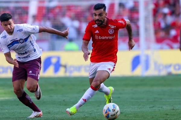Dono da melhor campanha na primeira fase, o Internacional vai enfrentar o Caxias nas semifinais, enquanto o Grêmio medirá forças com o Juventude.